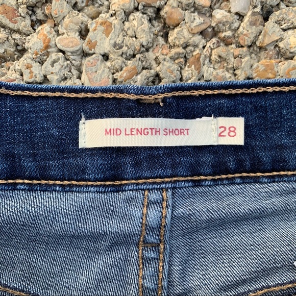 Levi’s Mid Length Short Size 28 - Picture 6 of 7